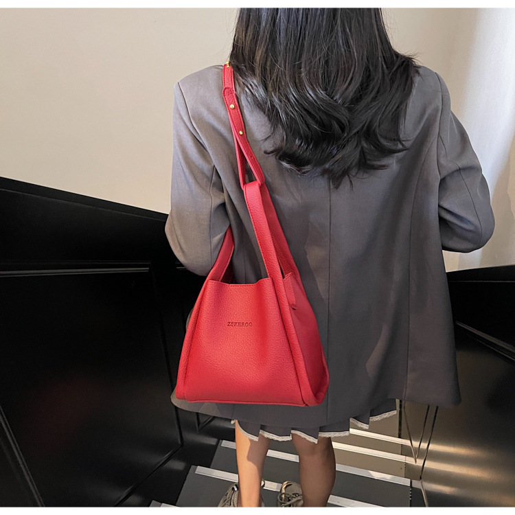 This year's popular bags for ladies are the 2025 new Korean-style simple and versatile crossbody bag and the retro commuting hand-held bucket bag undefined