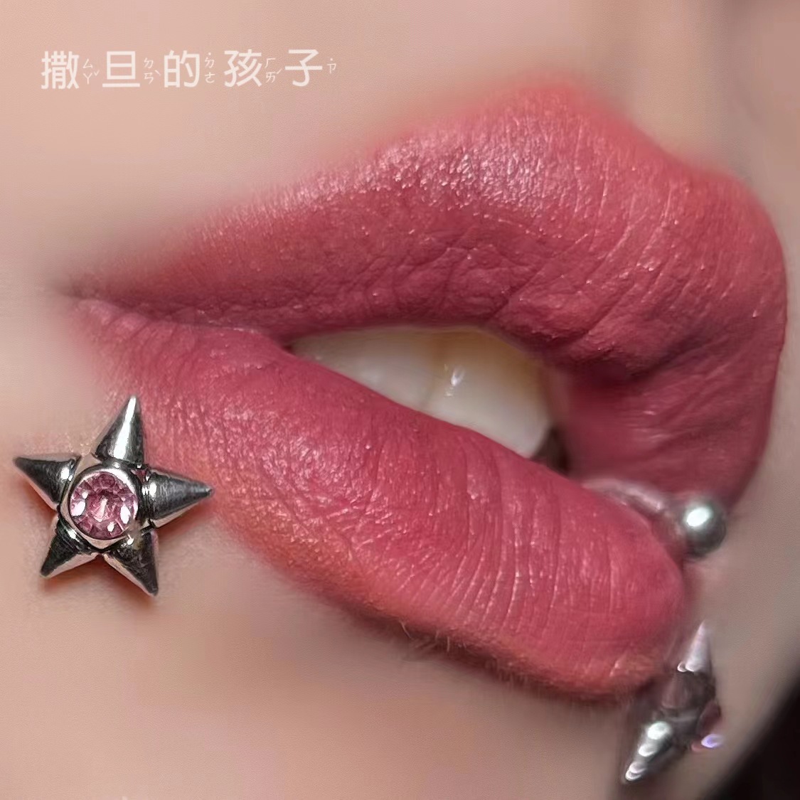 Silver pointed spike labret stud material detail