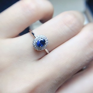 Fubei Diamond Jewelry [18K Gold Set with Diamonds and Sapphires Ring] Total Weight 1.46 Grams, Main Stone 0.55 Carats
