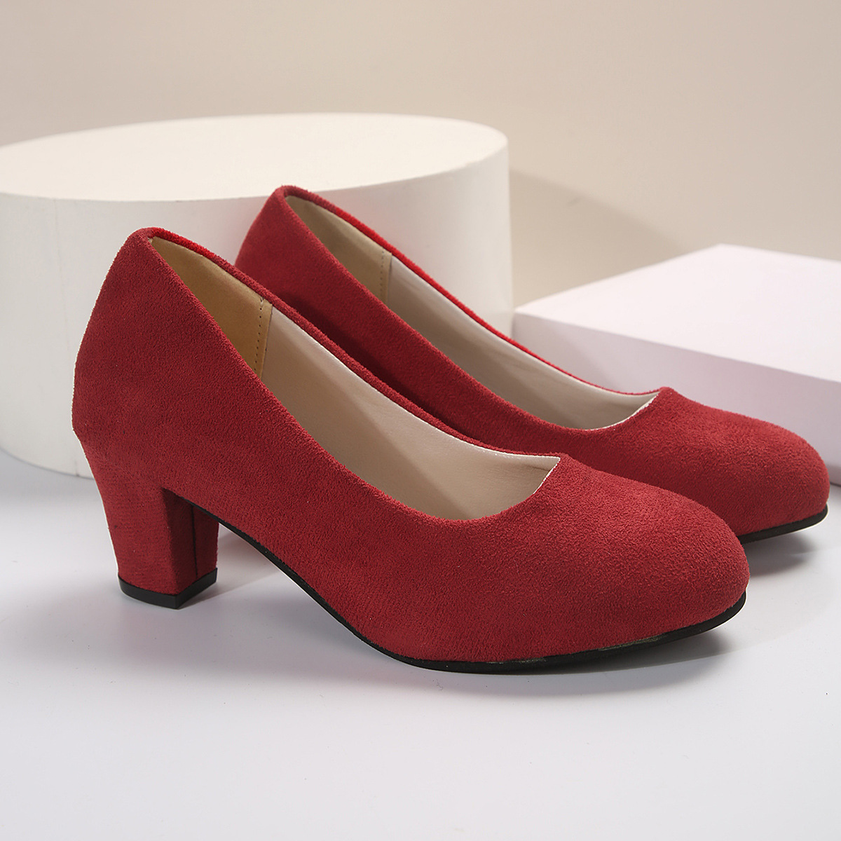 Elegante dames pumps van suède met blokhak voor op het werk_voghion.com
