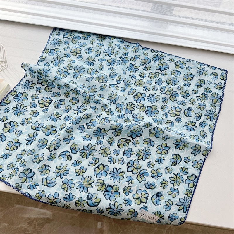 70 코튼 스퀘어 스카프 - 빅 블루 플라워