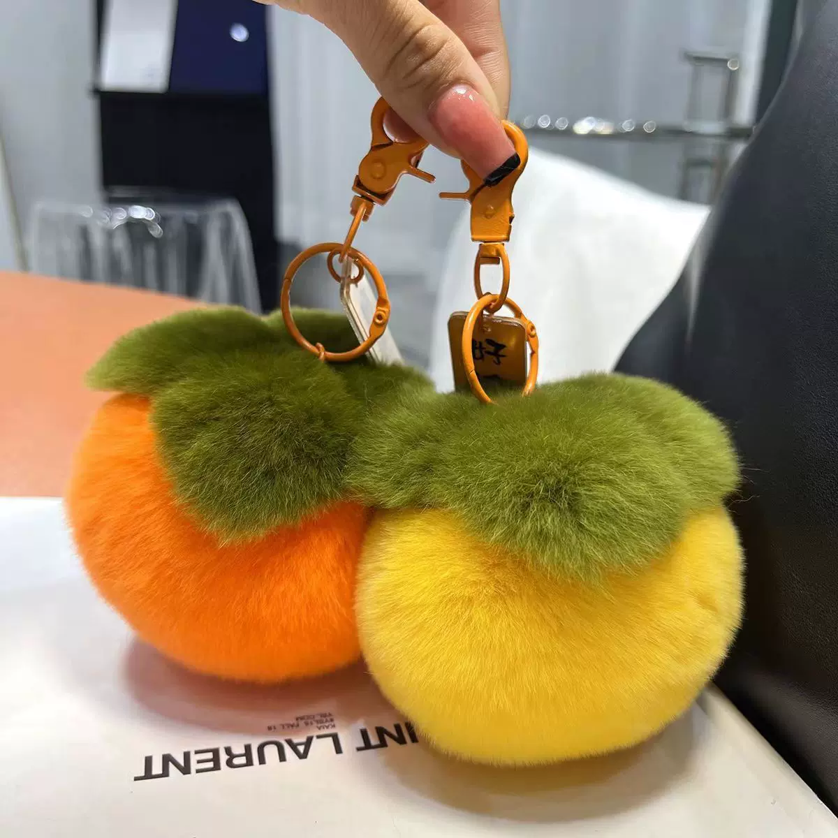 新款ins仿獭兔好柿发生钥匙扣女士包包挂件可爱毛绒柿子背包挂饰