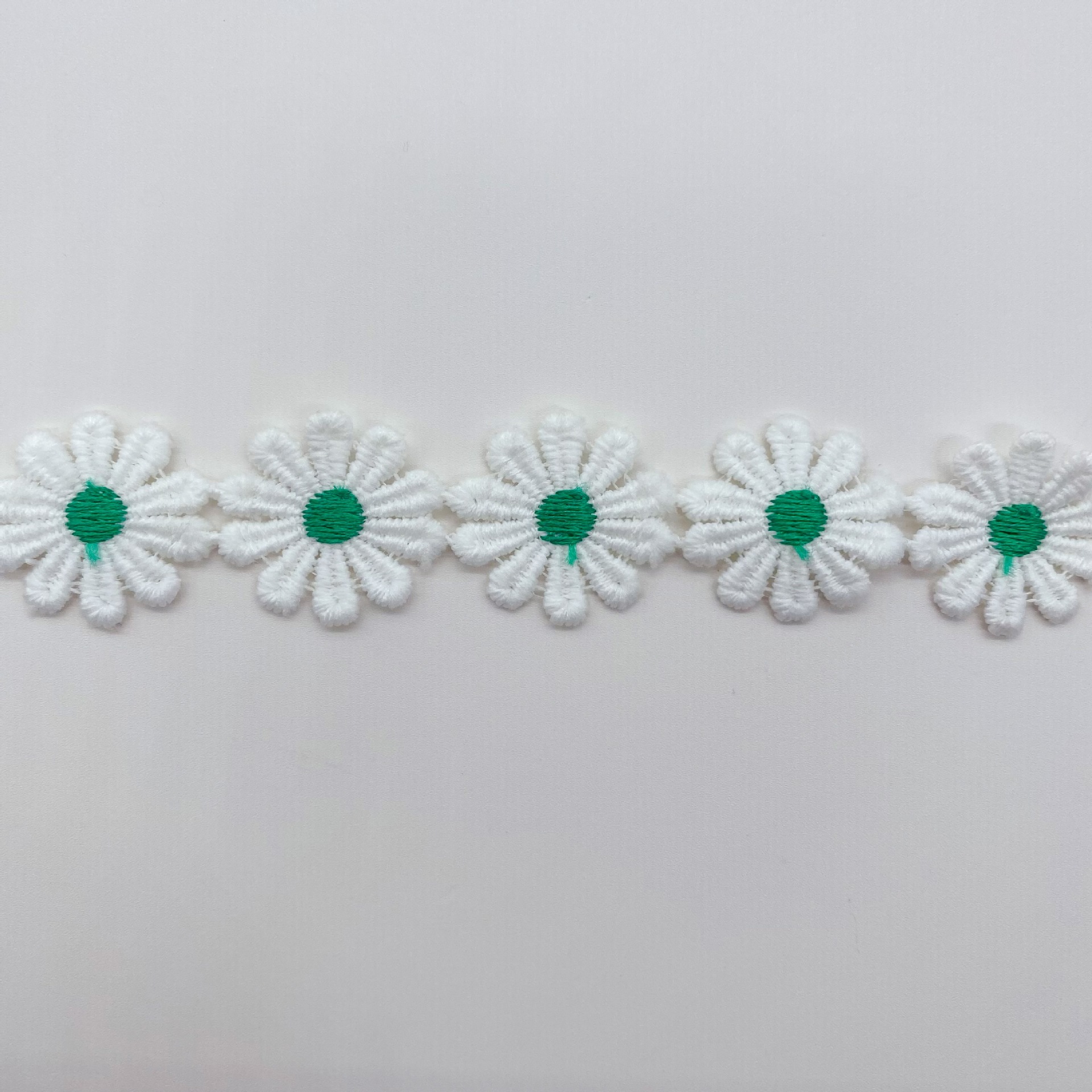 Color bordado encaje al por mayor en stock ordenador bordado encaje código de barras hecho a mano bricolaje accesorios de ropa para niños encaje soluble en agua