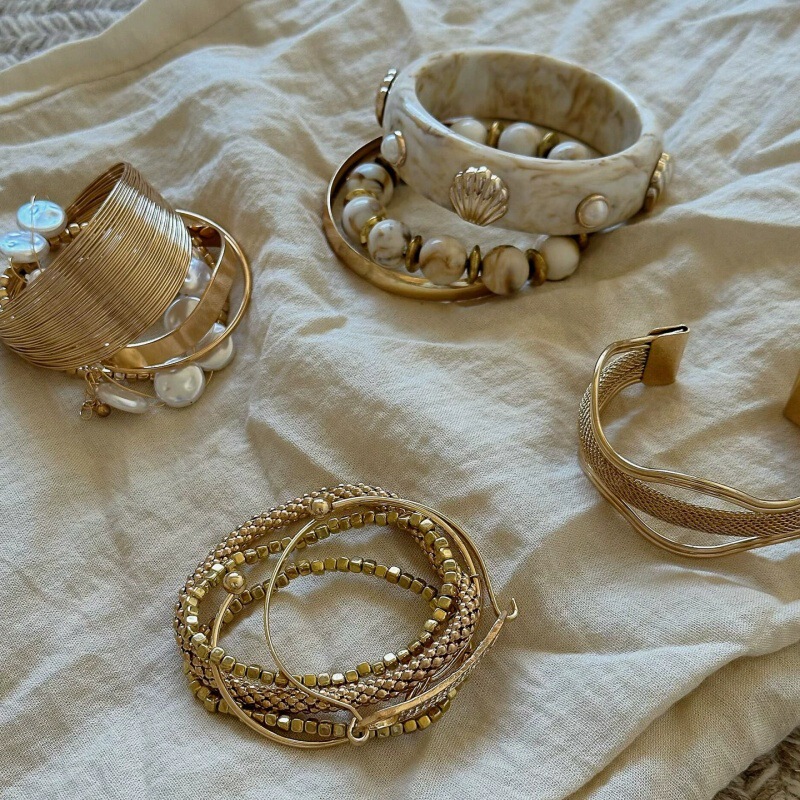 【Vintage Bracelet Set】Fashionable and versatile wide-brimmed bracelets, suitable for layering, high-end new spring-summer versatile wristbands 【Vintage Bracelet Set】Fashionable and versatile wide-brimmed bracelets, suitable for layering, high-end new spring-summer versatile wristbands