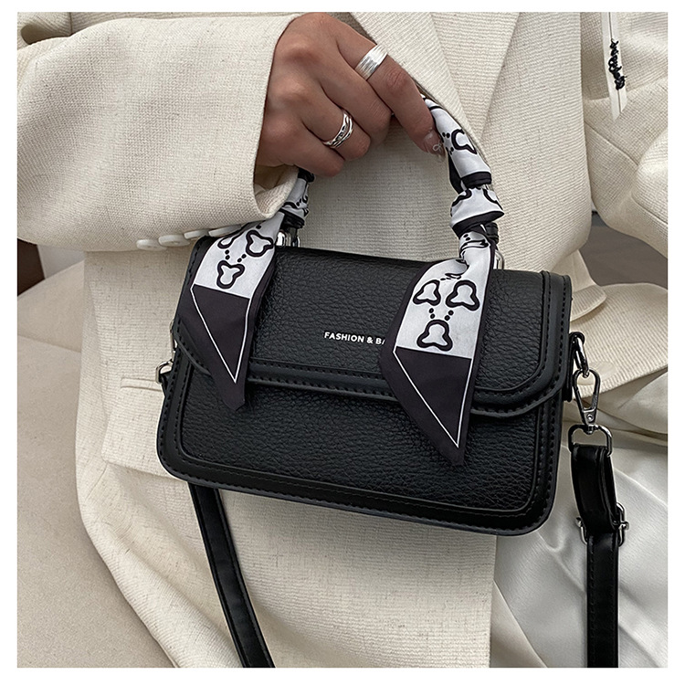Bolso retrógrado en línea para mujeres 2024 nuevo estilo coreano de color de estilo extranjero bolso de hombro