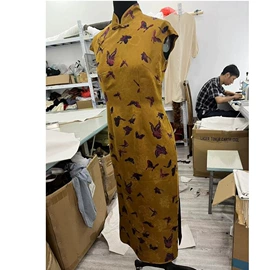 连衣裙;丝巾;女式衬衫