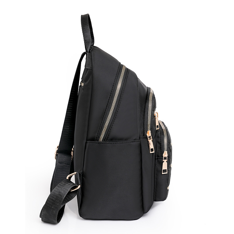 Comercio exterior al por mayor 2023 nuevas señoras casuales mochila de nailon moda remache almacenamiento al aire libre mochila de viaje marea