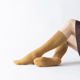 New Autumn and Winter Mid-Long Tube Loop Yoga Socks All-Inclusive Women's Pilates Socks Fleece-Lined Non-Slip Floor Socks