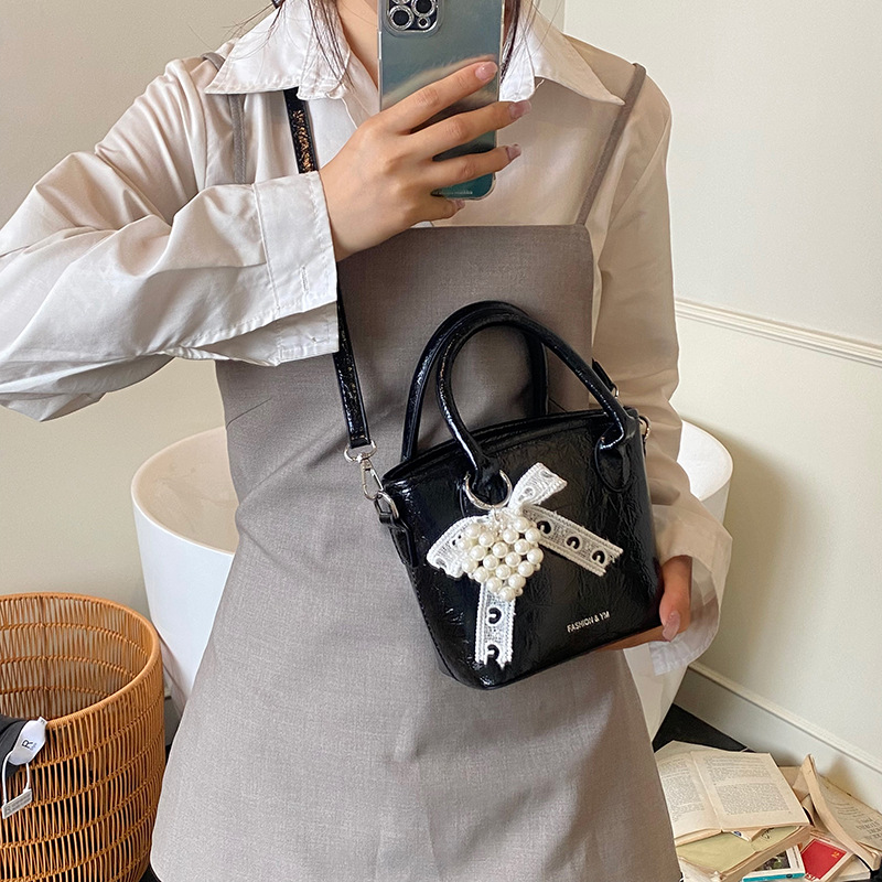 Bolso de cubo de mano súper caliente de comercio exterior 2025 nuevo bolso de hombro de tendencia salvaje de moda bolso de mensajero de nicho de alta gama de moda