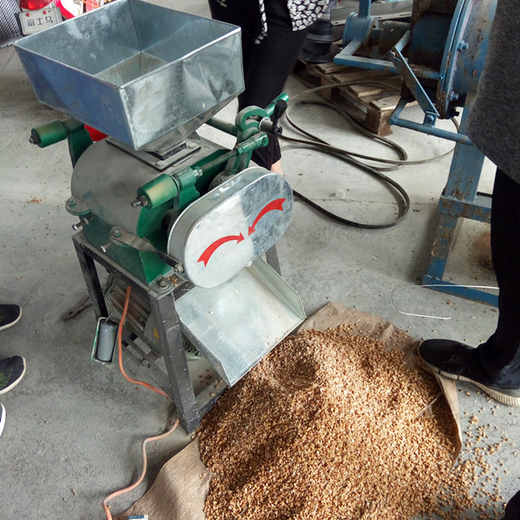新疆农作物粮食破碎粉碎机 对辊玉米黄豆黑豆压扁机