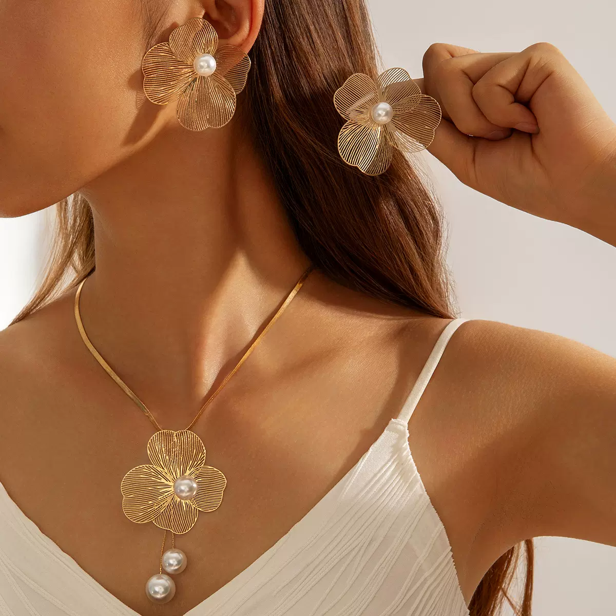 欧美小众银杏叶流苏项链设计感跨境复古抽拉仿珍珠项圈饰品choker