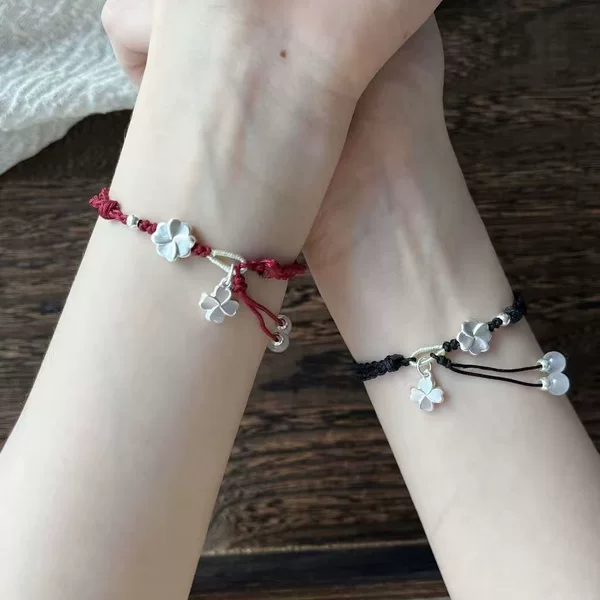 Handmade Lucky Four-Leaf Clover Bracelet for Couples and Best Friends, Versatile and Stylish, Fresh and Simple
