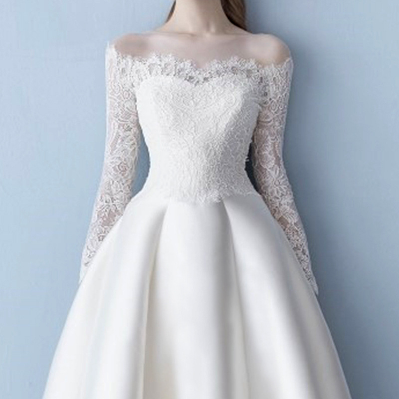 Elegantes Bodenlanges Brautkleid Aus Satin Und Spitze Mit Schleppe_voghion.com