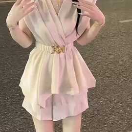 2026年夏季网红新款时尚气质欧货腰带显瘦无袖上衣短裤套装女