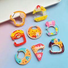 現物skzoo登山ボタンアクリルペンダント手帳飾り韓国系透かし彫りキーホルダー痛みバッグ