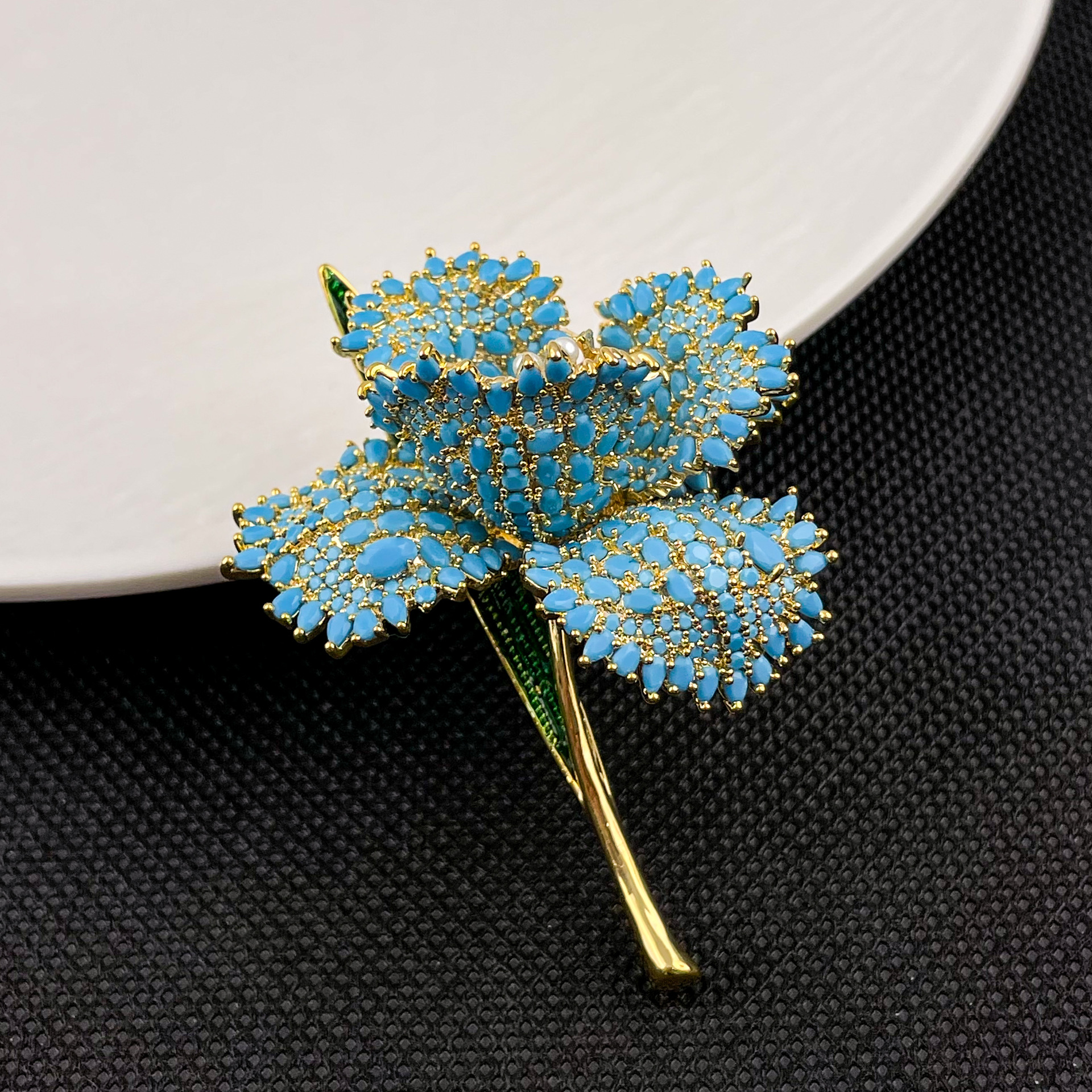2025 New Elegant and Light Luxury Movable Double-Flap Turquoise Brooch Fashion Accessory Women's High-End Clothing Brooch