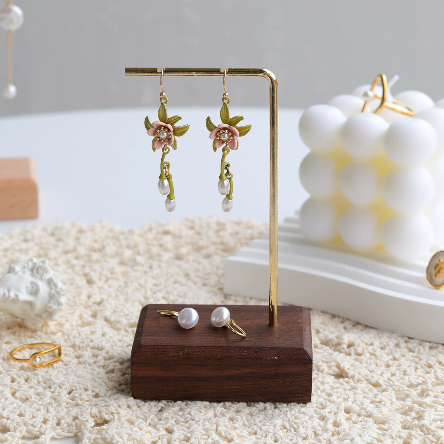 Earrings, stand, accessory, jewelry