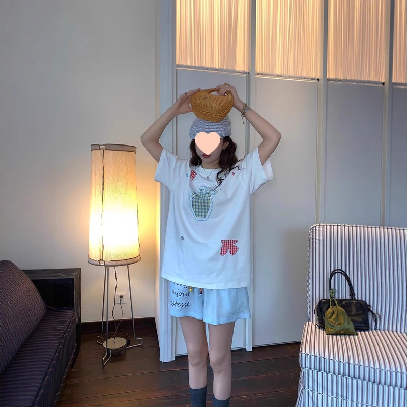 ル・ルージュ 周美梅の手作りモンタージュ 楽しいカラフルチェック柄パッチ刺繍半袖Tシャツ|undefined