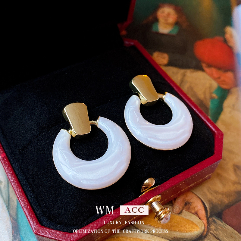 Pendientes de aro huecos con forma de gota de aceite y aguja de acero, estilo europeo y americano, versátiles, sencillos, con personalidad, ligeros y de lujo, venta al por mayor del fabricante.