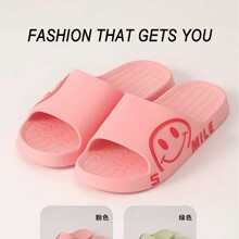 ���l�[�ؔ��¿���Ůʿ��Ь�r��΢Ц�n����Ů��H����������Ь