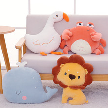 呆萌创意螃蟹鹅狮子卡通靠垫玩偶柔软菠萝酱抱枕可爱午睡枕厂家