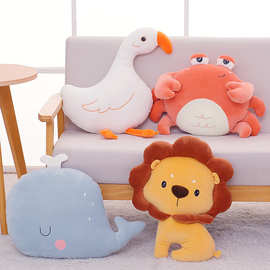 呆萌创意螃蟹鹅狮子卡通靠垫玩偶柔软菠萝酱抱枕可爱午睡枕厂家