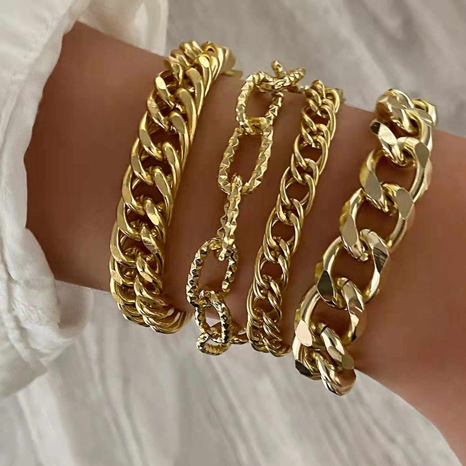 Europäische Und Amerikanische 14k Gold Edelstahl Kompakte Kubanische Kette Ot Schnallenarmband display picture 1