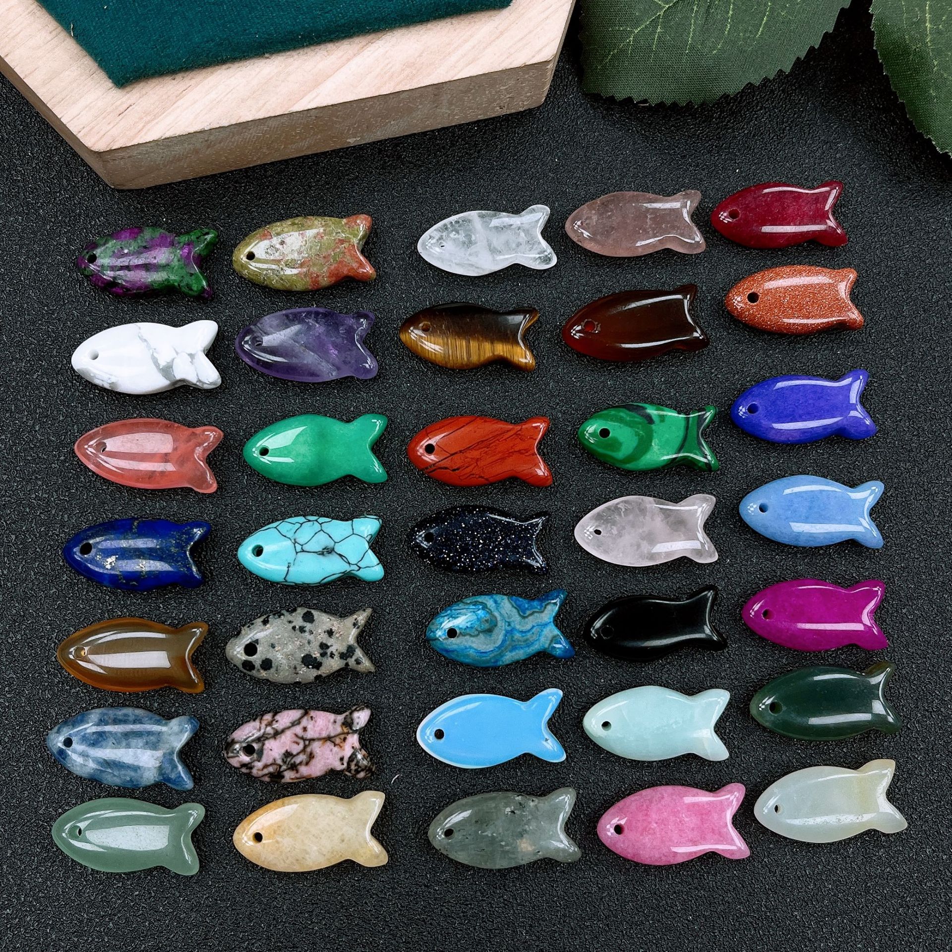 跨境天然水晶玛瑙小鱼吊坠 DIY手链项链 动物挂件饰品配件批发