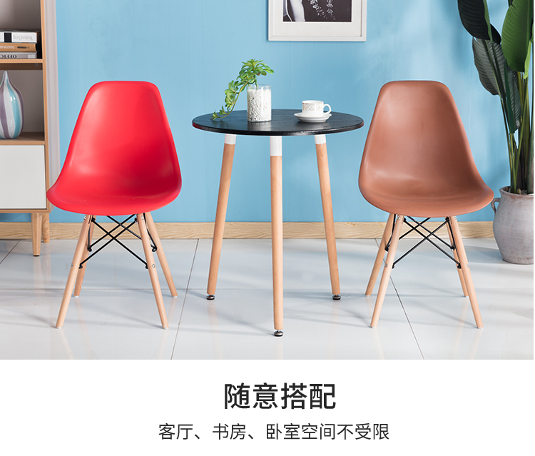 Negociación nórdica, recepción, combinación de mesas y sillas, balcón doméstico simple, mesa redonda pequeña de madera maciza, silla de tienda de té con leche de café