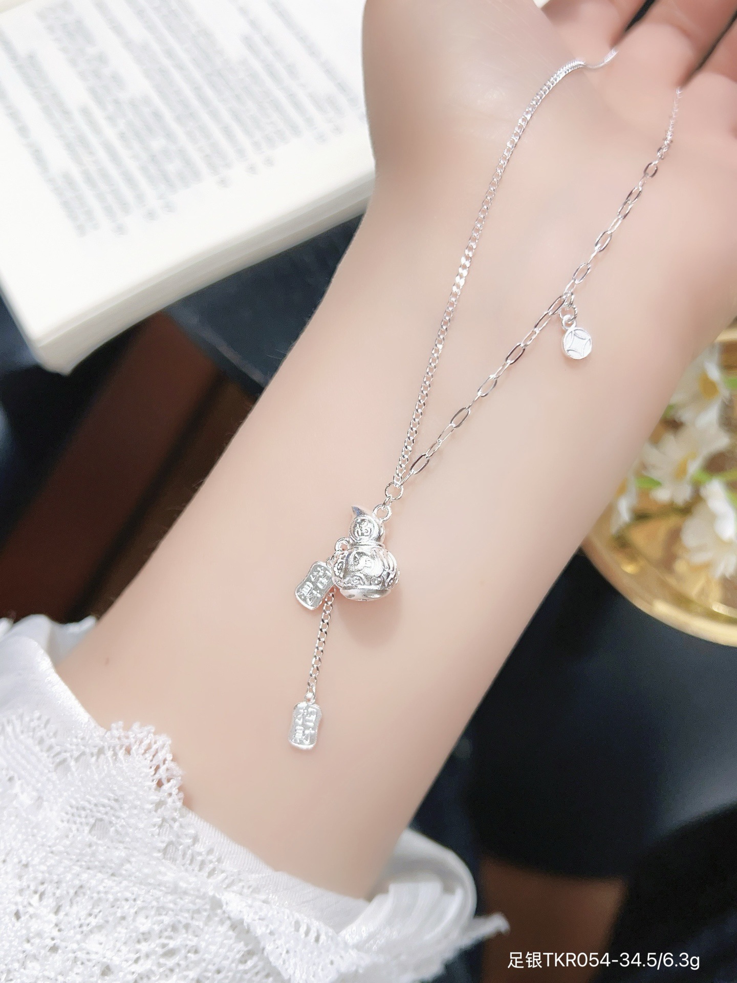 S999 plata esterlina mariposa flange collar de cuatro hojas diseño de nicho femenino de alta calidad lujo ligero cadena de clavícula para regalar a su novia