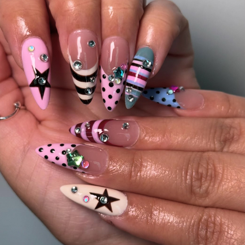 Long pointed pink polka dot French-style detachable fake nail patches with black star stripes and rhinestones Long pointed pink polka dot French-style detachable fake nail patches with black star stripes and rhinestones