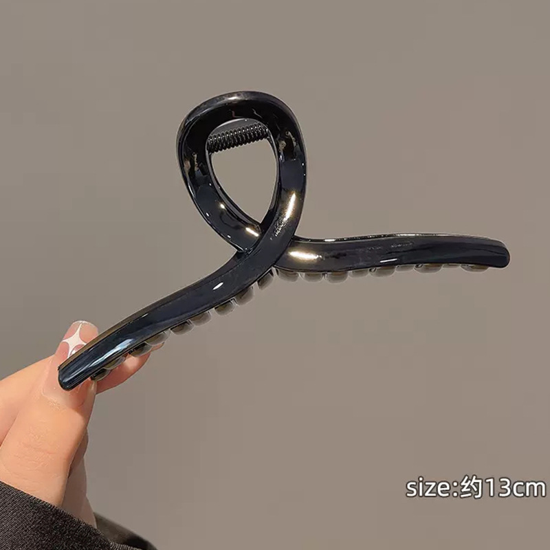 黒い髪のクリップの大きいサイズのシンプルなアルファベットのminヘアピンの女性の高級感の後頭部の髪のサメのクリップの頭飾り1