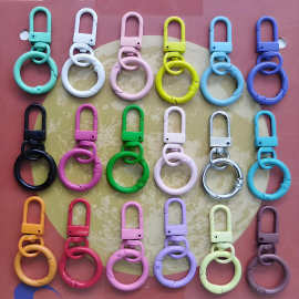 厂家批发彩色金属钥匙扣钳扣弹簧扣龙虾扣狗扣小门扣套弹簧圈挂扣
