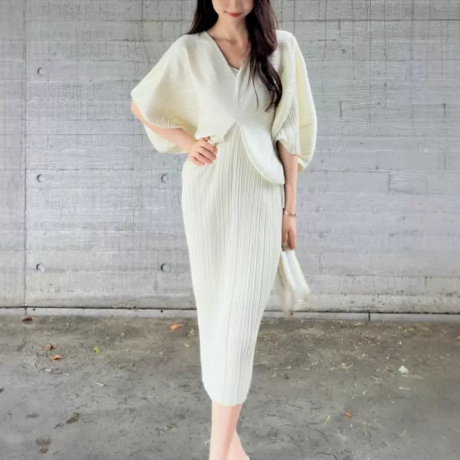 三宅皱褶艺术连衣裙高级感裙子海边度假法式V领夏季大码女装礼服