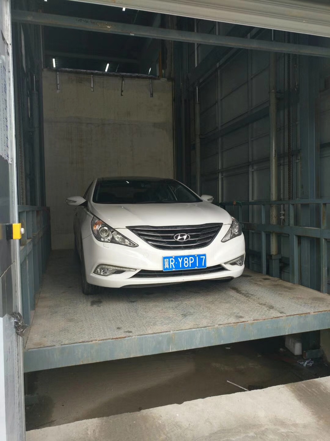 Customized rotating car display stand, concert stage, angle-controlled electric hydraulic rotating platform