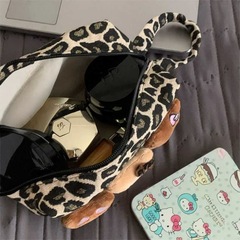スキンケア化粧品収納袋ヒョウ柄黒革猫化粧品袋女性の大容量ポータブル通勤旅行ハンドバッグ