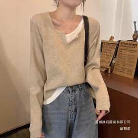 厂家直销假两件针织衫毛衣女秋季2026打底衫法式露锁骨别致如软糯