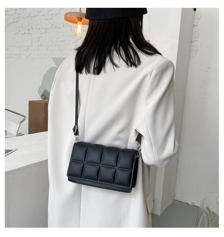 Women's Medium Pu Leather Solid Color Streetwear Square Flip Cover Crossbody Bag display picture 4