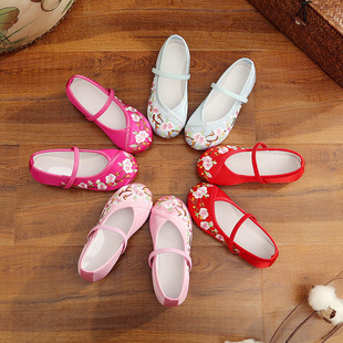 Children's Embroidered Shoes Female Ethnic Style Old Beijing Handmade Cloth Shoes Performance Retro Princess Student Performance Dance Shoes