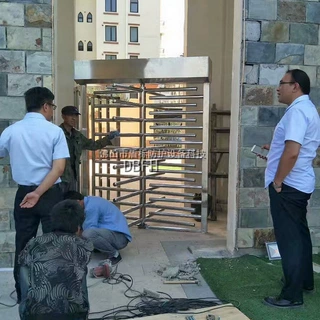 大连小区不锈钢全高十字旋转闸机单通道双向立式成品辊闸厂家定制