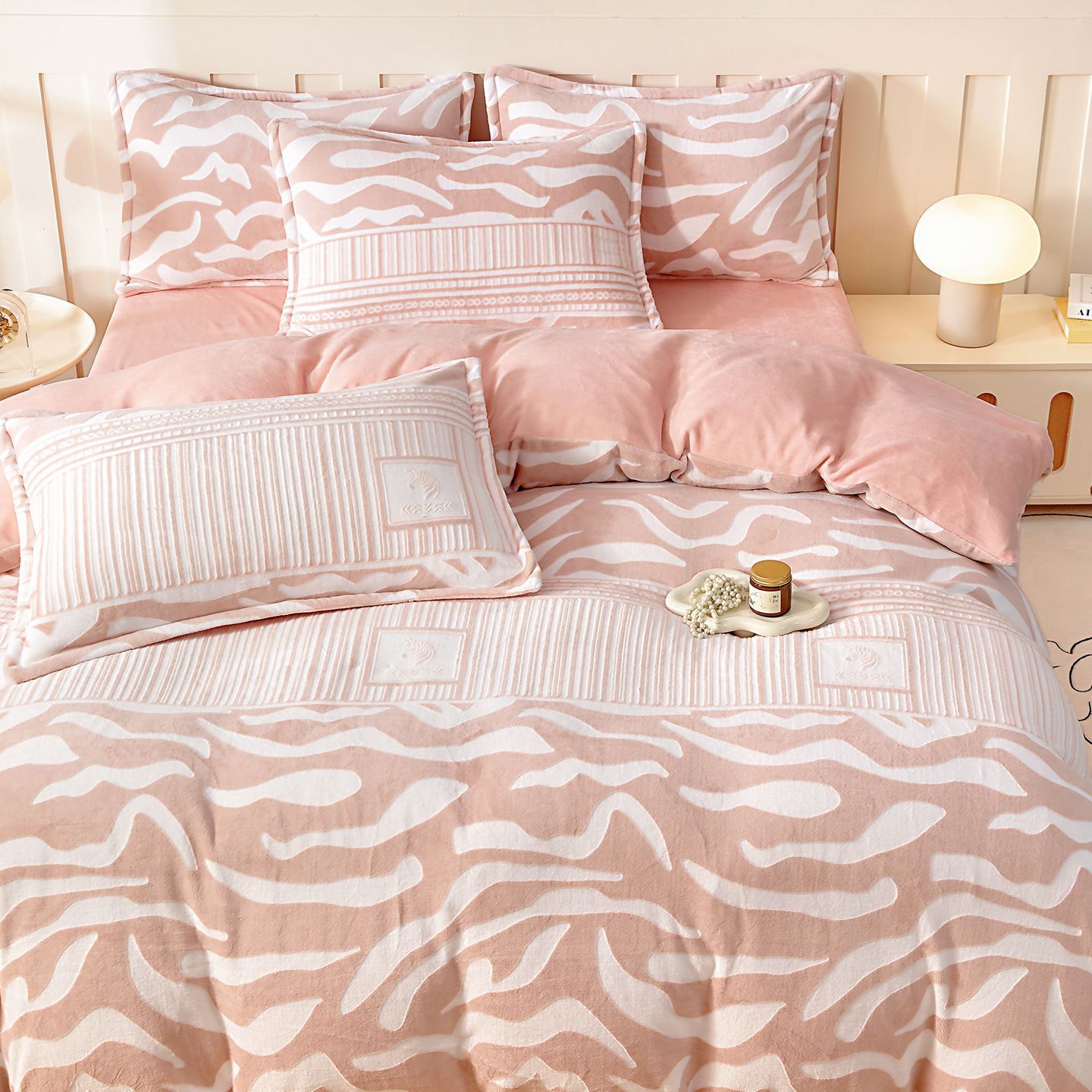 2025 nuevo invierno leche cama de terciopelo cuatro piezas más terciopelo grueso tallado sábanas de terciopelo de coral cubierta de colcha de tres piezas