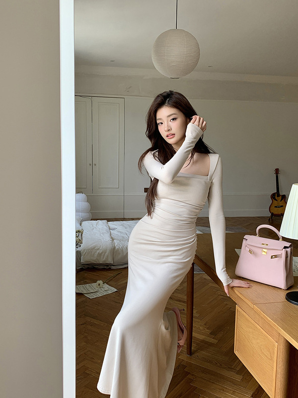 裙子质感高级感女装连衣裙秋冬法式方领褶皱修身显瘦包臀鱼尾长裙|undefined