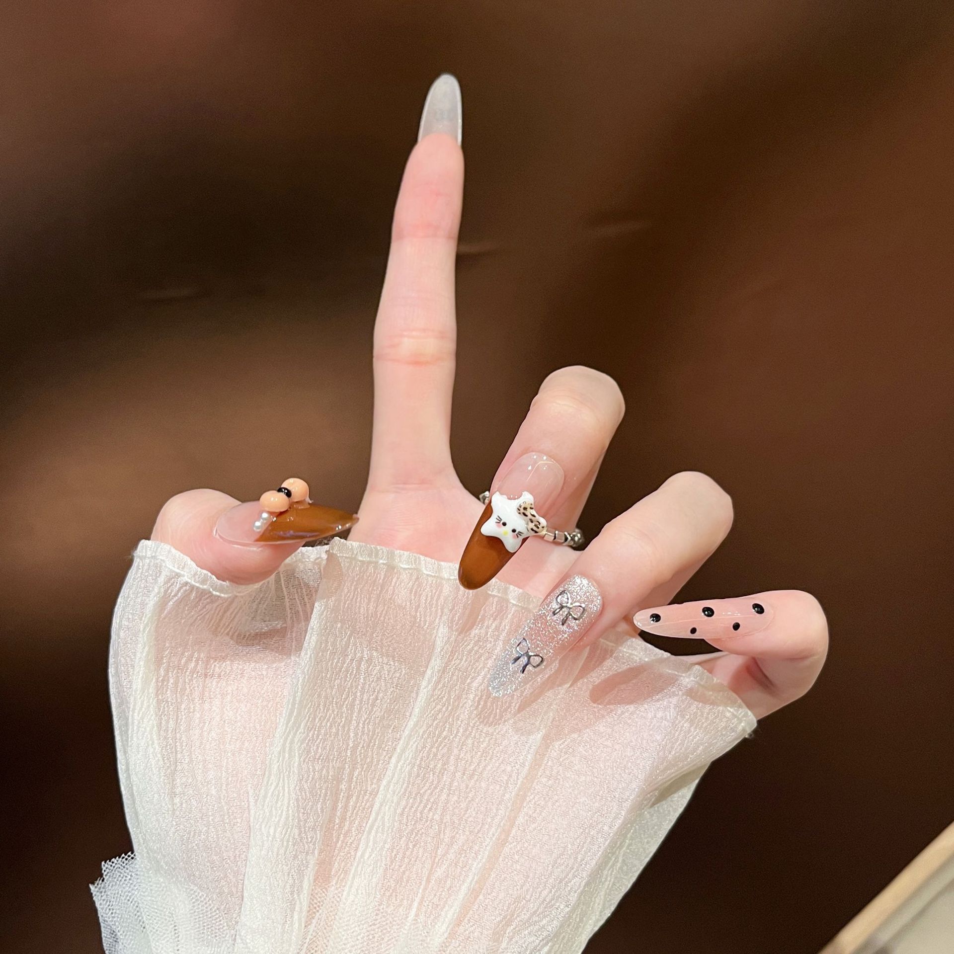 Uña hecha a mano KT gato lindo dibujos animados de uñas mediano y largo desgaste de uñas falsas desgaste de uñas al por mayor