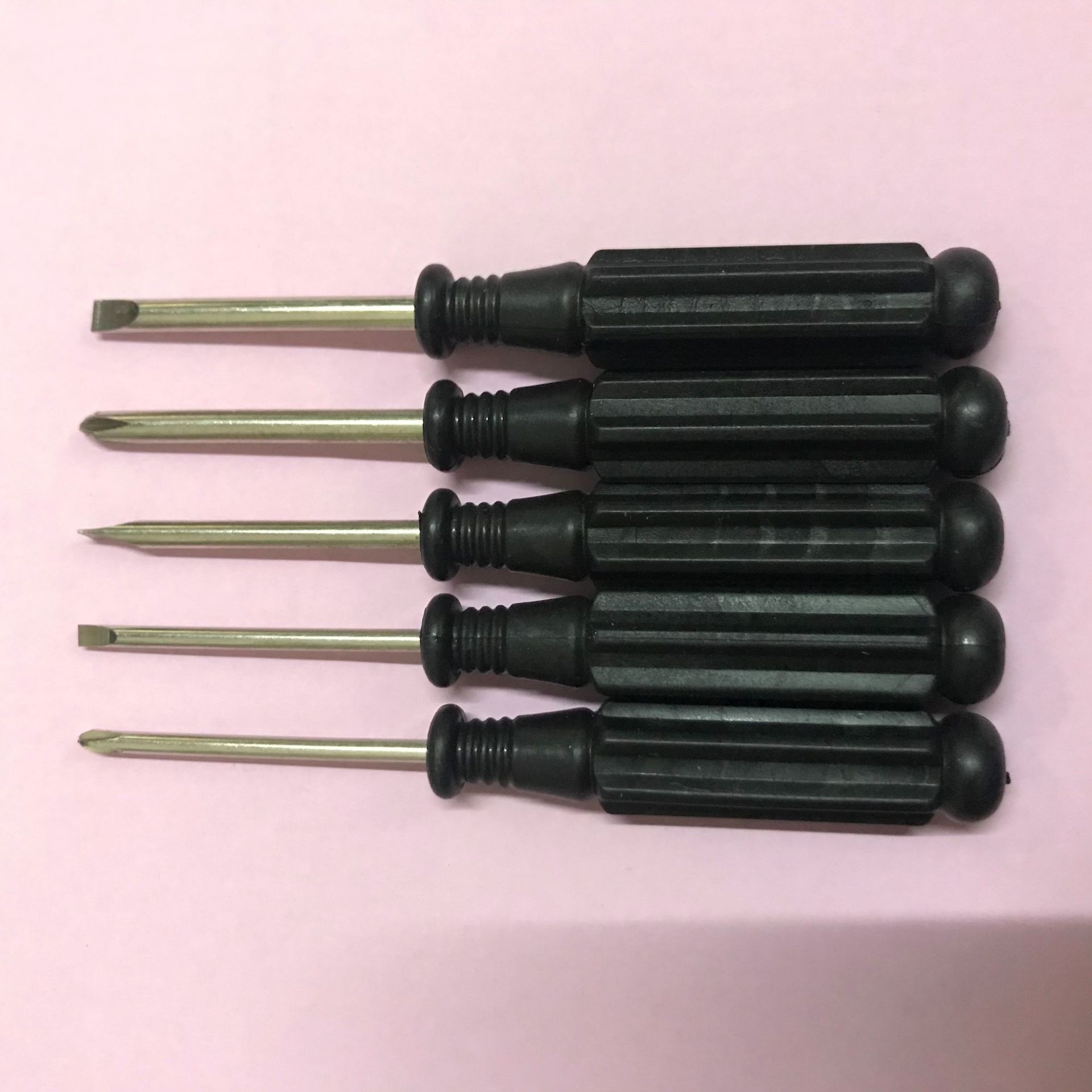 FUENTE fabricante pequeño destornillador 2cm 2,5 cm 3cm Cruz palabra juguete regalo 2,5mm pequeño destornillador