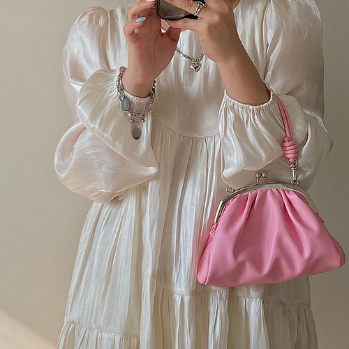 2024 trendy girl cute pleated clip dinner bag high-end chain bag portable messenger bag dumpling bag for women