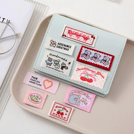 布贴;洗唛、商标;服装饰品