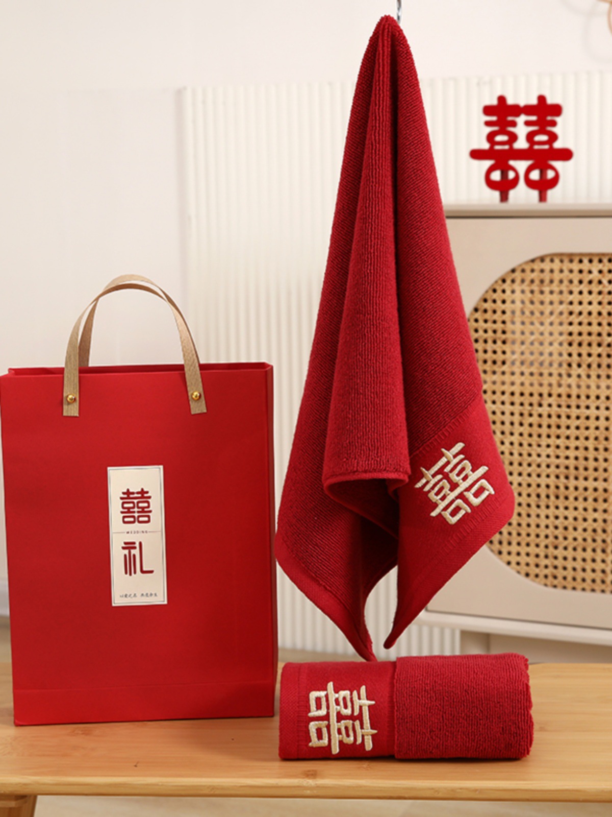 퓨어 코튼 레드 타월 목욕 타월 4 개 세트 선물 가방 웨딩 축하 결혼식 축하 단어 떨어지지 않는 달리기