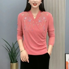 妈妈装秋季新款精致小花烫钻长袖打底小衫交叉领时尚纯色显瘦上衣