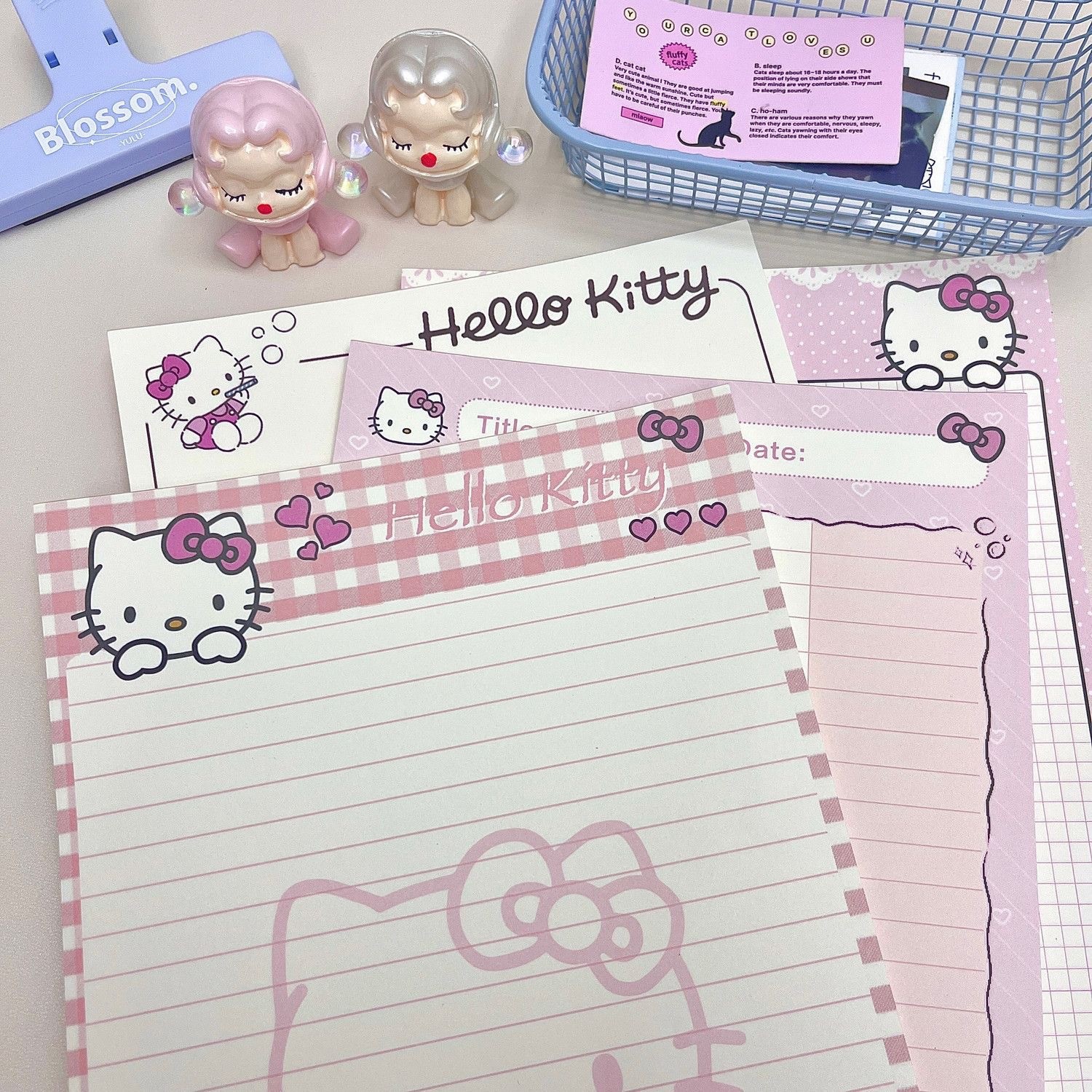 Hello Kitty, notebook for elementary school students