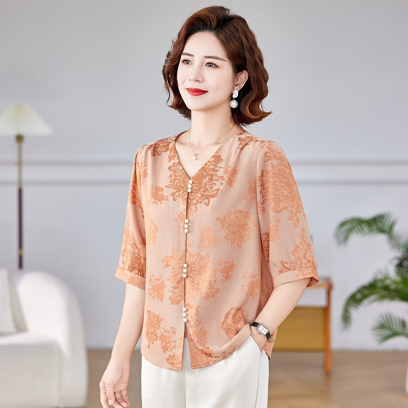 Summer New Fashion Shirts for Moms, Loose-Fitting and Stylish Middle-Aged Women's Clothing, Mid-Sleeve Tops, Chinese Style V-Neck Blouses Summer New Fashion Shirts for Moms, Loose-Fitting and Stylish Middle-Aged Women's Clothing, Mid-Sleeve Tops, Chinese Style V-Neck Blouses